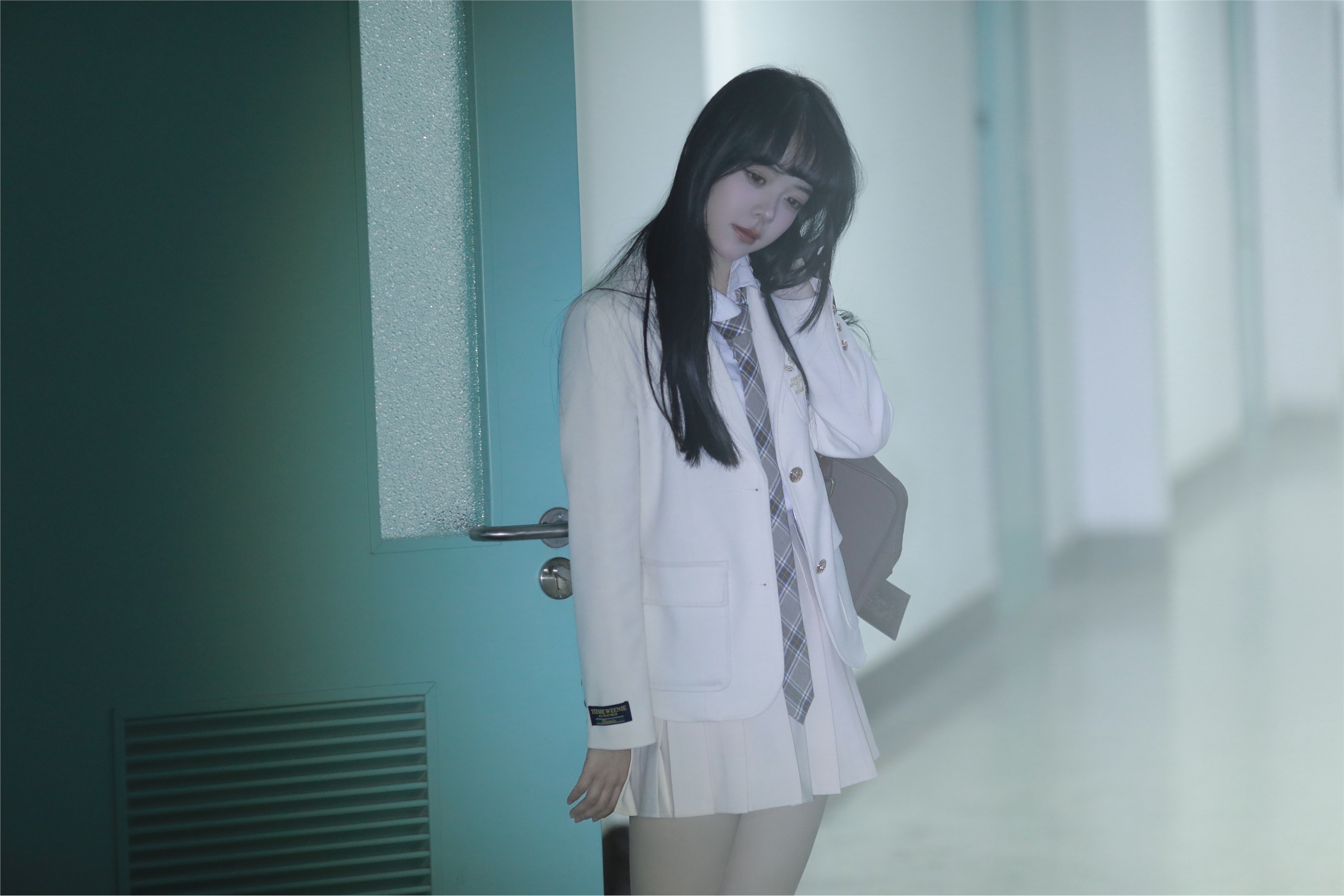 YITUYU艺图语 2025.01.04 楼梯间 姜见过